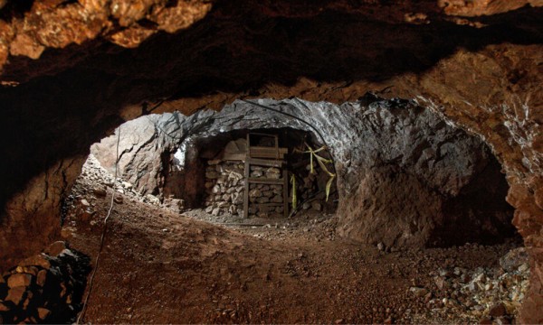 Nişabur Firuzesi ile Kirman Firuzesi arasındaki fark nedir?